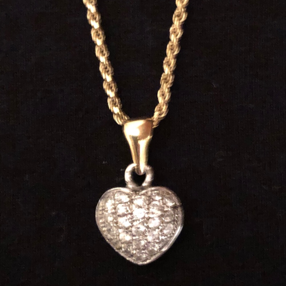 BEAUTIFUL 18K GOLD NECKLACE